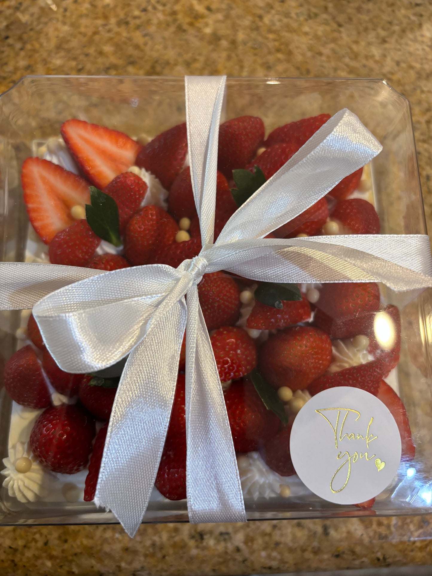 Premium Japanese White Cream Cake (Strawberry) 7 inch square