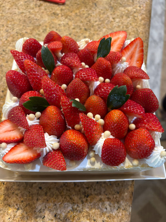 Premium Japanese White Cream Cake (Strawberry)